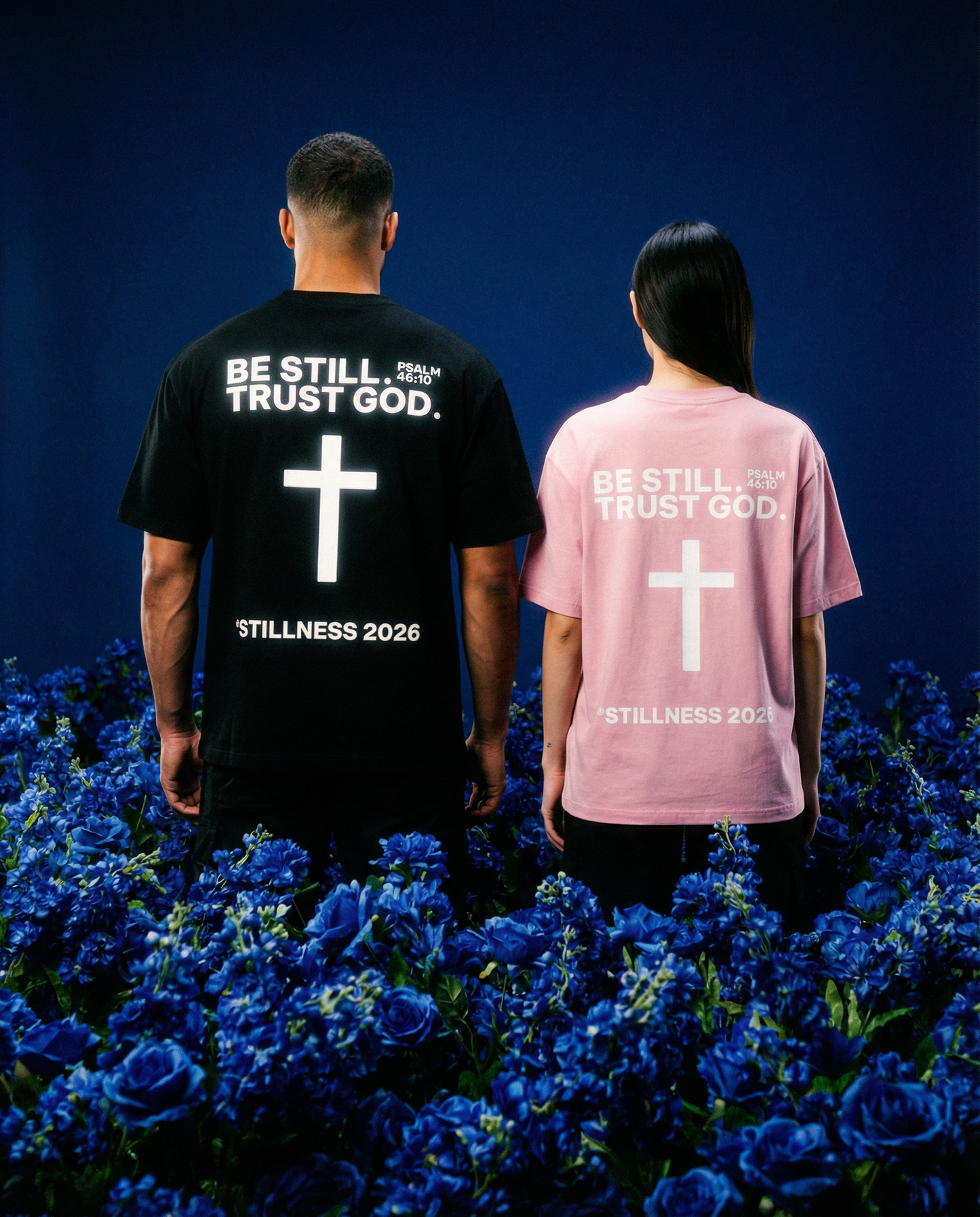 BE STILL. TRUST GOD. Jesuskreuz Essential Cotton T-Shirt
